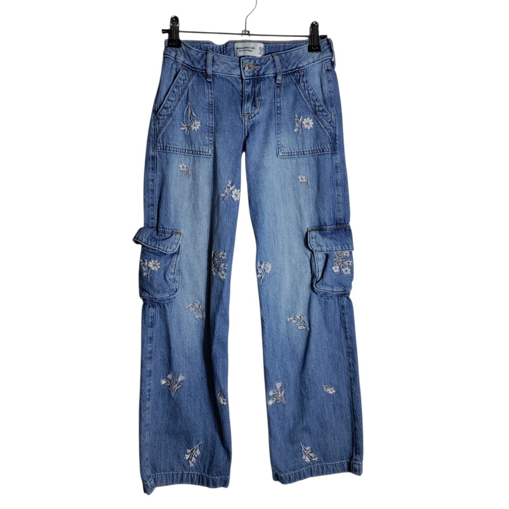 Abercrombie Kids Low Rise Baggy Floral Embroidered Cargo Jeans Blue Size 9/10 L